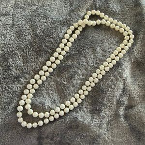 Classic White Single-Strand Pearl Necklace‎
